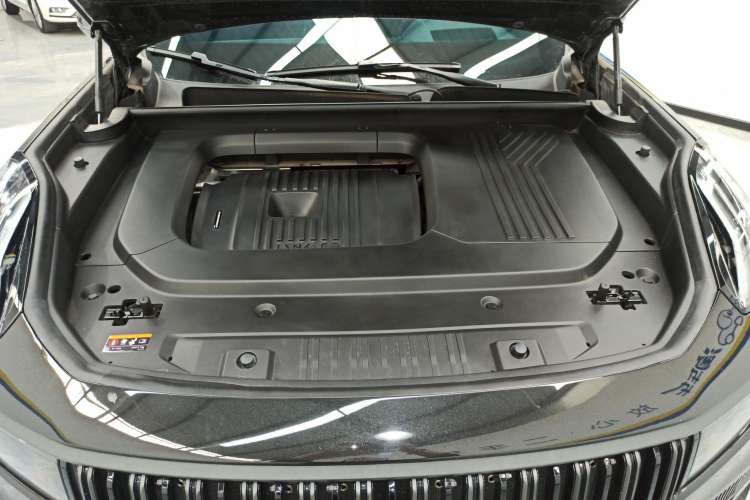 Used Lynk & Co 09 2021 2.0T Halo Seven-Seater Engine Bay