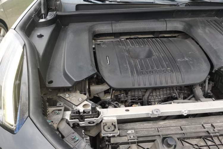 Used Lynk & Co 09 2021 2.0T Halo Six-Seater Engine Bay Right