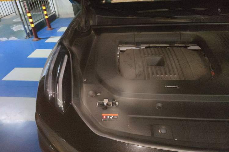 Used Lynk & Co 09 2021 2.0T Ultra 7-Seater Engine Bay Right