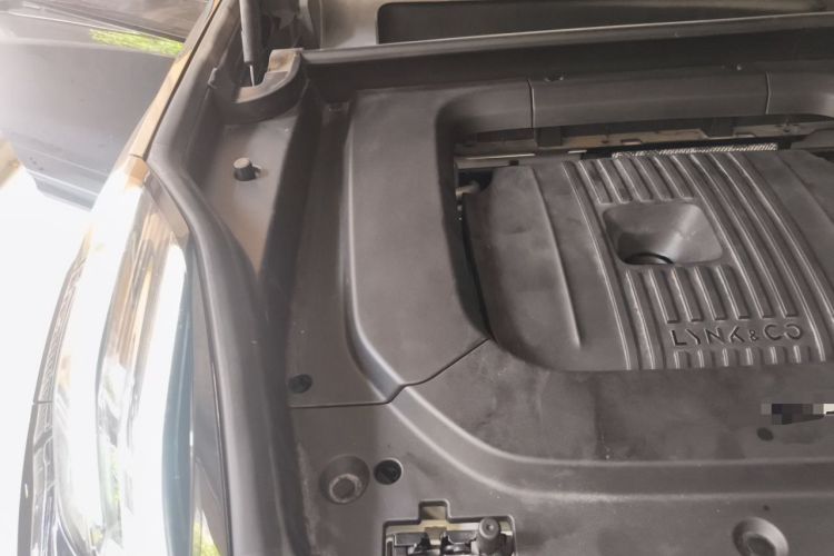 Used Lynk & Co 09 2021 2.0T Halo Six-Seater Engine Bay Right