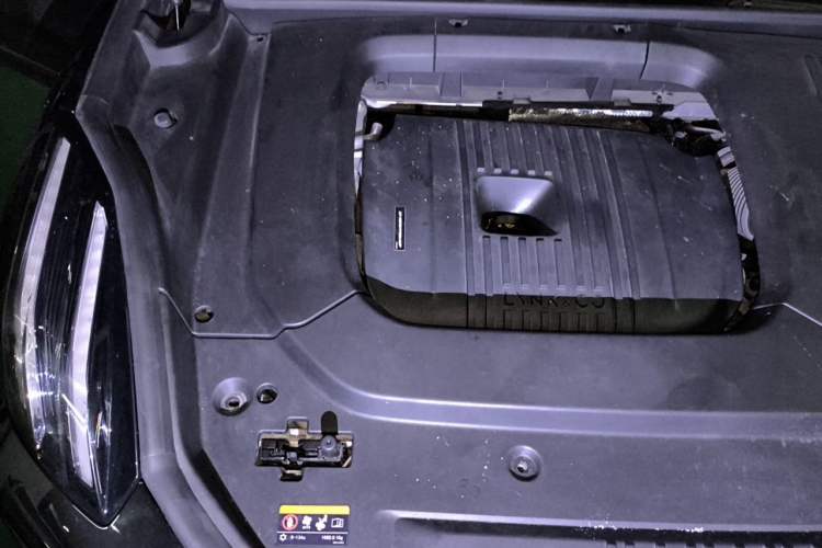 Used Lynk & Co 09 2021 2.0T Halo Seven-Seater Engine Bay Right
