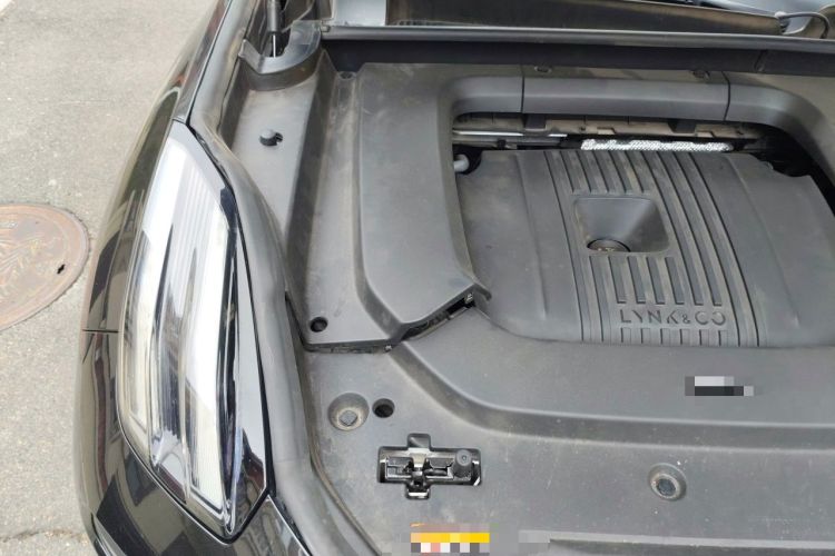 Used Lynk & Co 09 2021 2.0T Halo Six-Seater Engine Bay Right