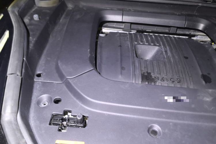 Used Lynk & Co 09 2021 2.0T Halo Six-Seater Engine Bay Right