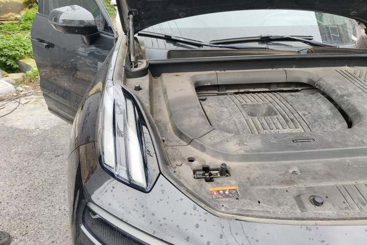 Used Lynk & Co 09 2021 2.0T Halo Six-Seater Engine Bay Right