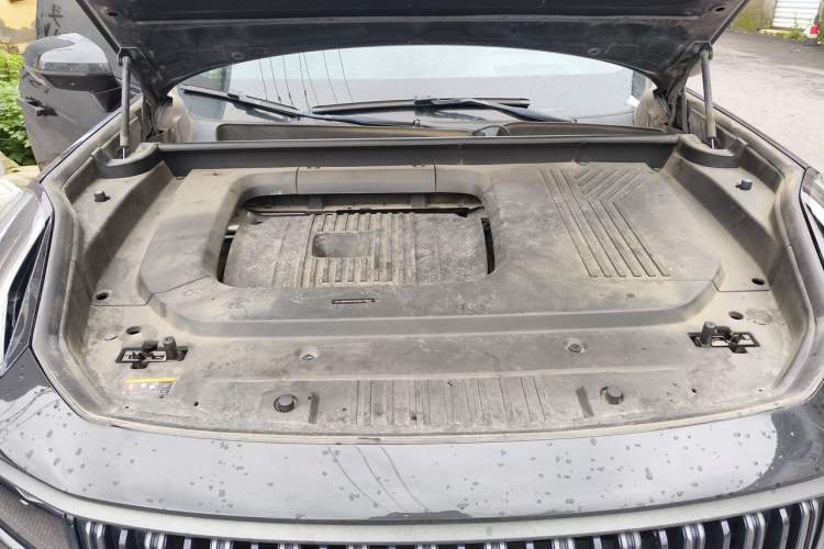 Used Lynk & Co 09 2021 2.0T Halo Six-Seater Engine Bay