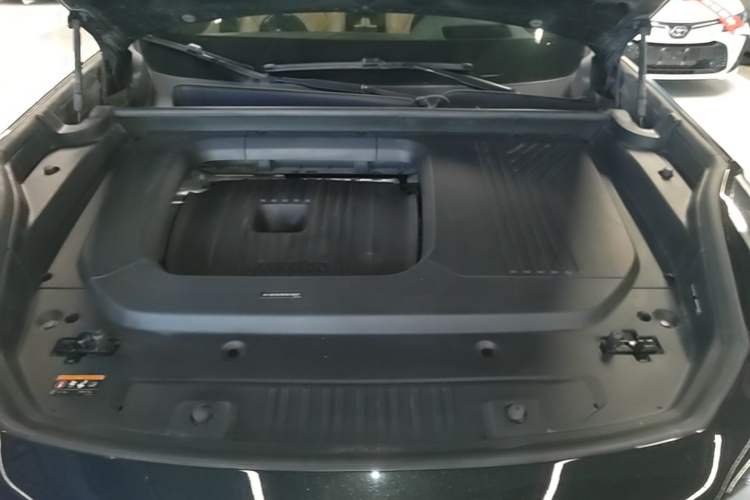 Used Lynk & Co 09 2021 2.0T Halo Six-Seater Engine Bay