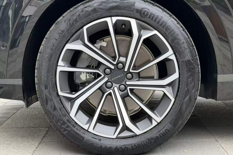 Used Lynk & Co 09 2021 2.0T Halo Six-Seater Exterior 4