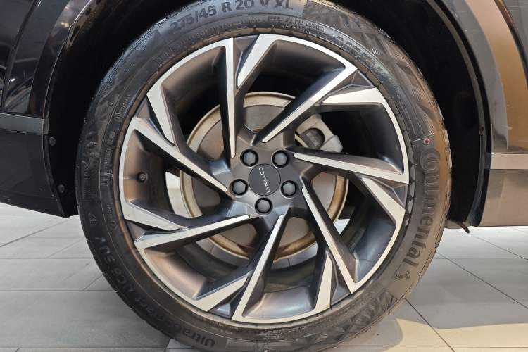Used Lynk & Co 09 2021 2.0T Halo Six-Seater Exterior 5