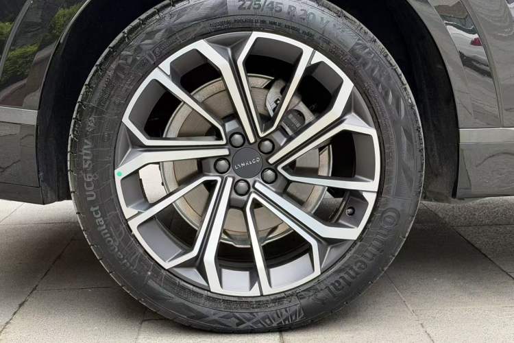 Used Lynk & Co 09 2021 2.0T Halo Six-Seater Exterior 5