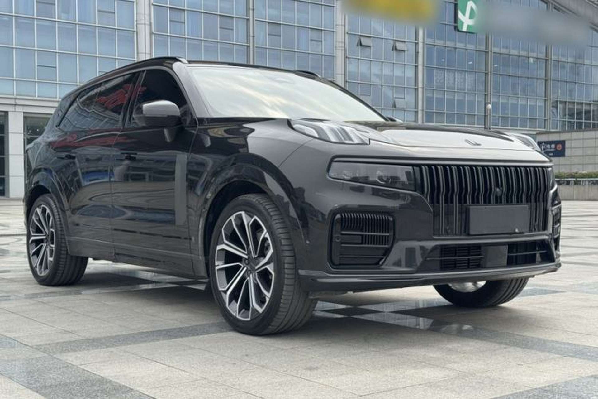 Used Lynk & Co 09 2021 2.0T Halo Six-Seater Exterior 6