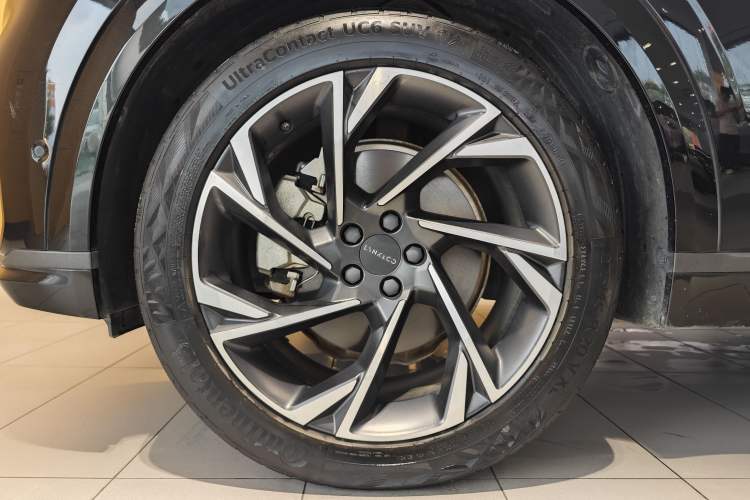 Used Lynk & Co 09 2021 2.0T Halo Six-Seater Exterior 9
