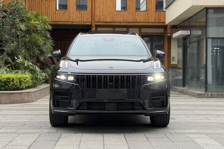 Used Lynk & Co 09 2021 2.0T Halo Six-Seater Front