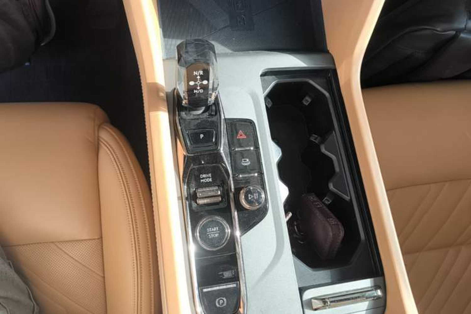 Used Lynk & Co 09 2021 2.0T Halo Six-Seater Gear Lever