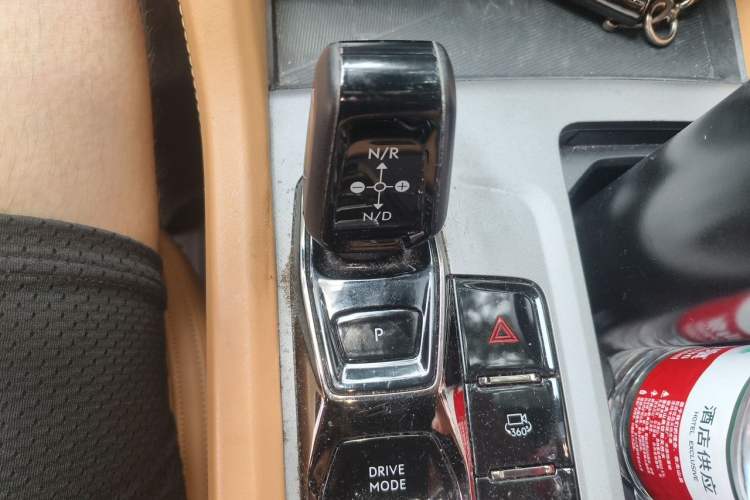 Used Lynk & Co 09 2021 2.0T Halo Six-Seater Gear Lever