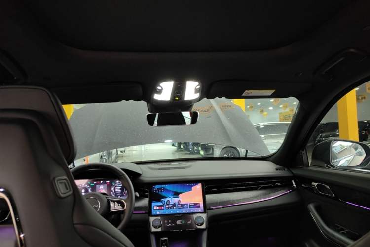 Used Lynk & Co 09 2021 2.0T Halo Six-Seater Headliner