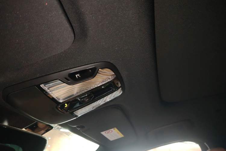 Used Lynk & Co 09 2021 2.0T Halo Six-Seater Headliner