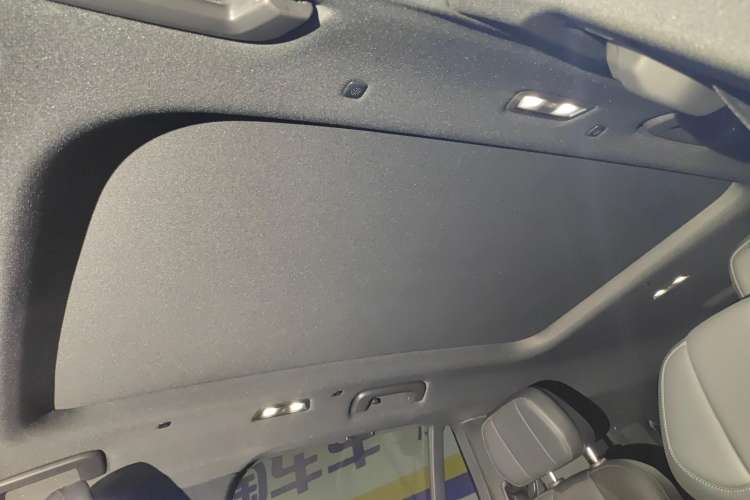 Used Lynk & Co 09 2021 2.0T Halo Six-Seater Headliner