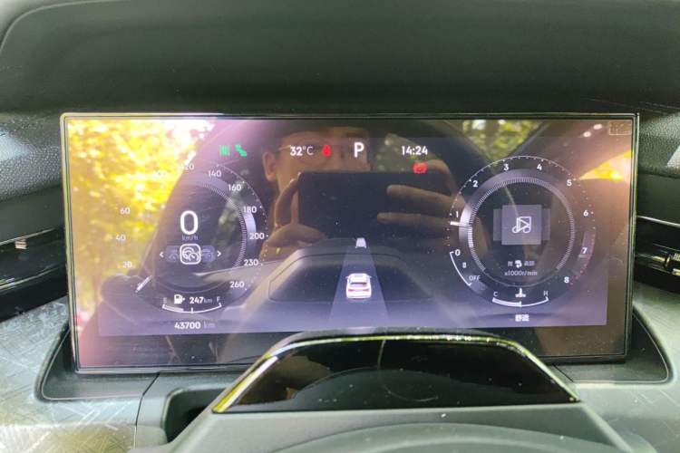 Used Lynk & Co 09 2021 2.0T Halo Six-Seater Instrument Cluster