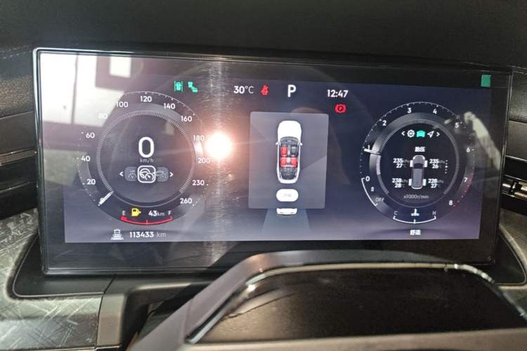 Used Lynk & Co 09 2021 2.0T Halo Six-Seater Instrument Cluster