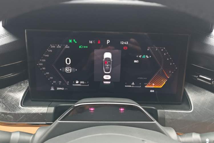 Used Lynk & Co 09 2021 2.0T Halo Six-Seater Instrument Cluster