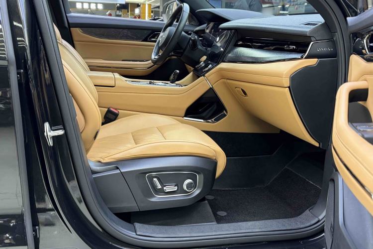 Used Lynk & Co 09 2021 2.0T Halo Six-Seater Interior 11