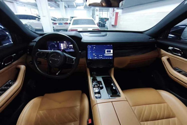 Used Lynk & Co 09 2021 2.0T Halo Six-Seater Interior 2