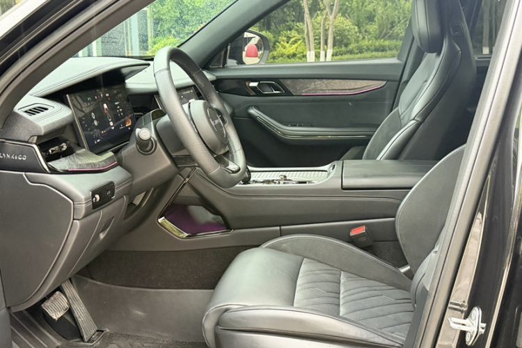 Used Lynk & Co 09 2021 2.0T Halo Six-Seater Interior 2