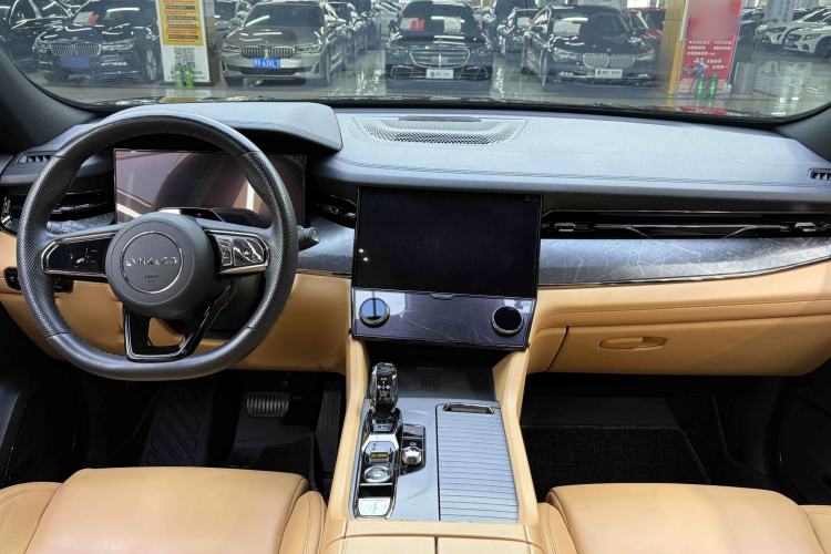 Used Lynk & Co 09 2021 2.0T Halo Six-Seater Interior 3