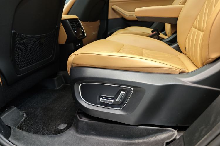 Used Lynk & Co 09 2021 2.0T Halo Six-Seater Interior 5
