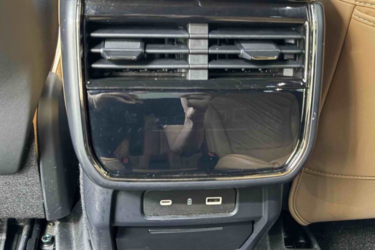 Used Lynk & Co 09 2021 2.0T Halo Six-Seater Interior 6
