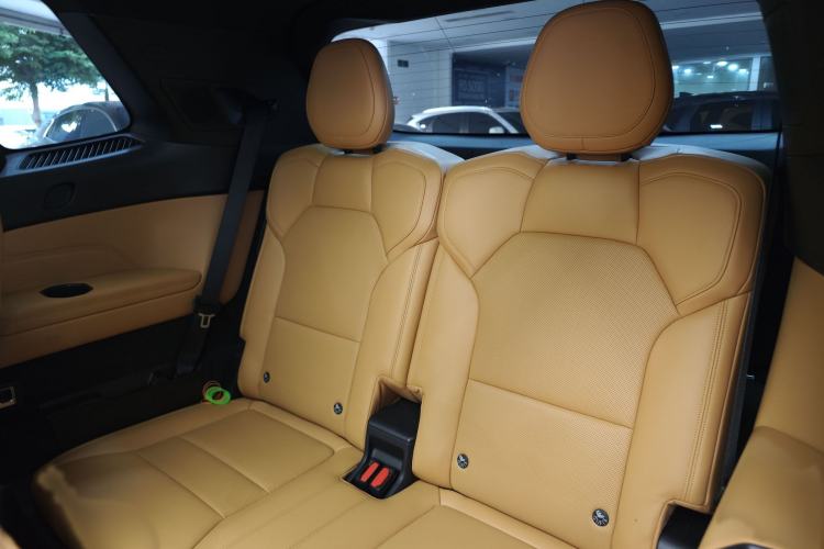 Used Lynk & Co 09 2021 2.0T Halo Six-Seater Interior 8