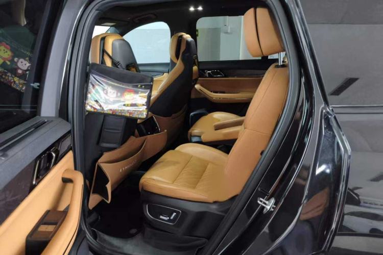 Used Lynk & Co 09 2021 2.0T Halo Six-Seater Interior 9