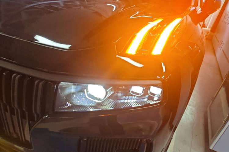 Used Lynk & Co 09 2021 2.0T Halo Six-Seater Left Front Headlight