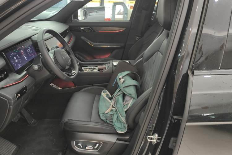 Used Lynk & Co 09 2021 2.0T Halo Six-Seater Left Front Seat