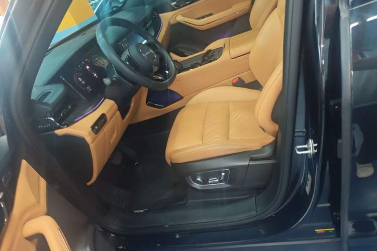 Used Lynk & Co 09 2021 2.0T Halo Six-Seater Left Front Seat