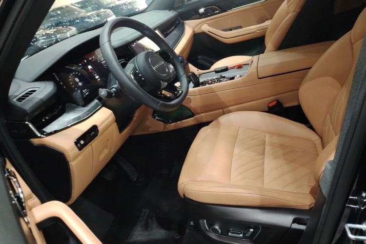 Used Lynk & Co 09 2021 2.0T Halo Six-Seater Left Front Seat