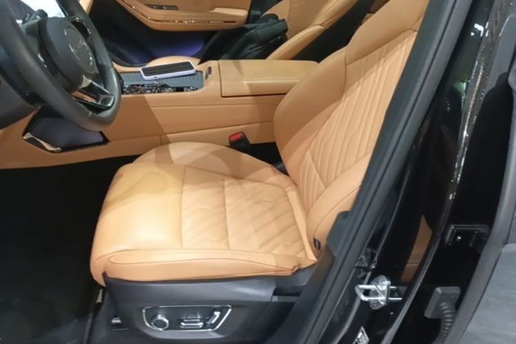 Used Lynk & Co 09 2021 2.0T Halo Six-Seater Left Front Seat