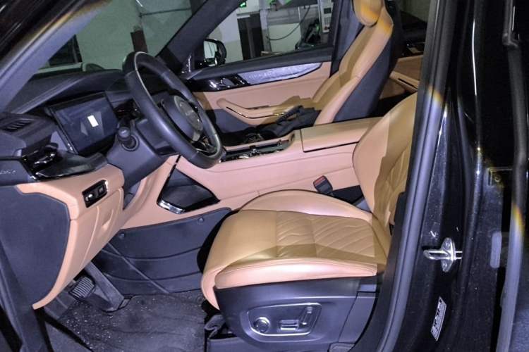 Used Lynk & Co 09 2021 2.0T Halo Seven-Seater Left Front Seat