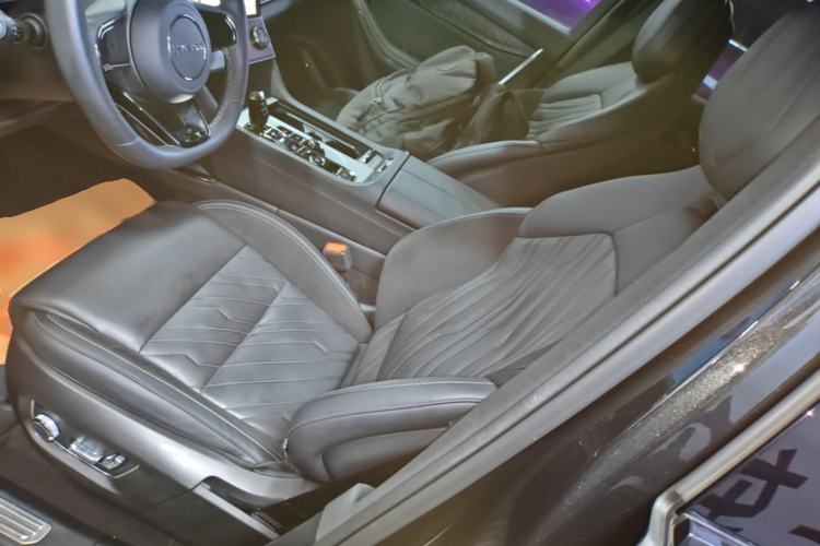 Used Lynk & Co 09 2021 2.0T Halo Six-Seater Left Front Seat