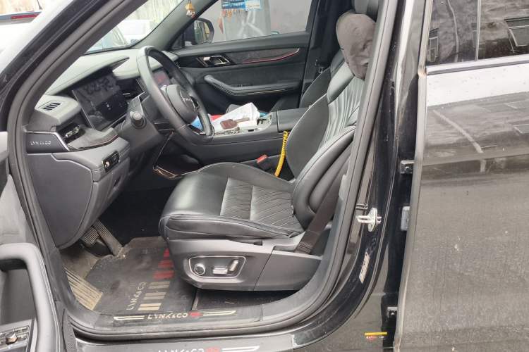 Used Lynk & Co 09 2021 2.0T Halo Six-Seater Left Front Seat