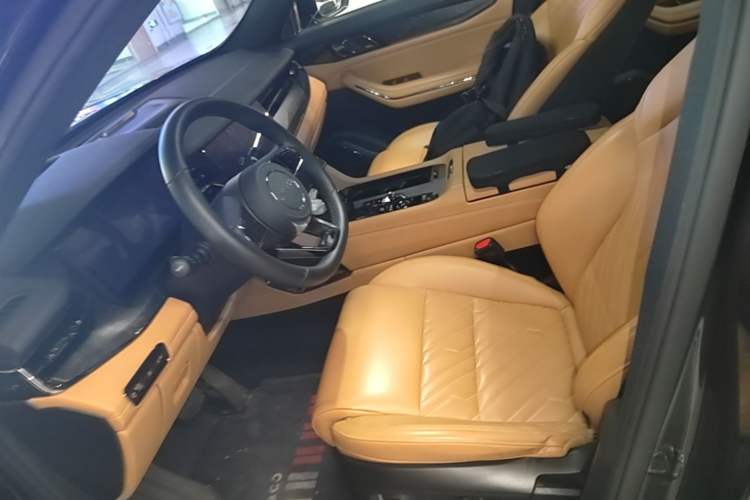 Used Lynk & Co 09 2021 2.0T Halo Six-Seater Left Front Seat
