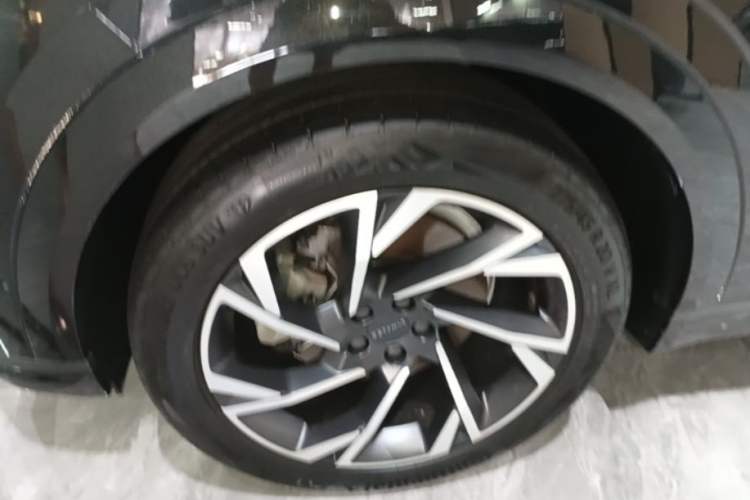 Used Lynk & Co 09 2021 2.0T Halo Six-Seater Left Front Wheel Hub