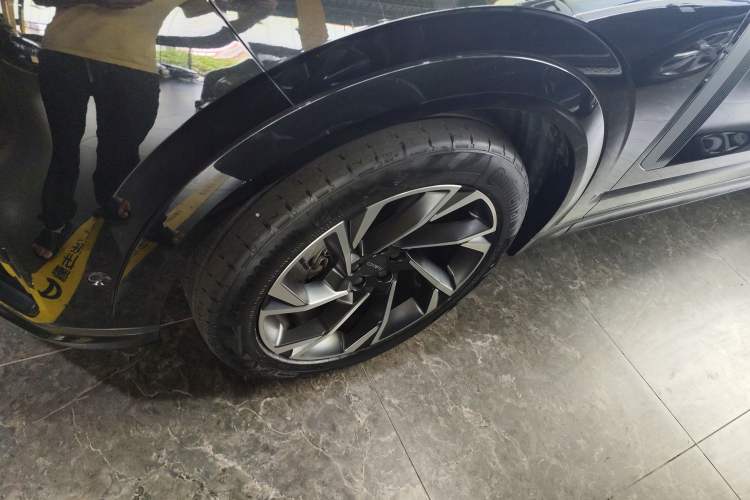 Used Lynk & Co 09 2021 2.0T Halo Six-Seater Left Front Wheel Hub