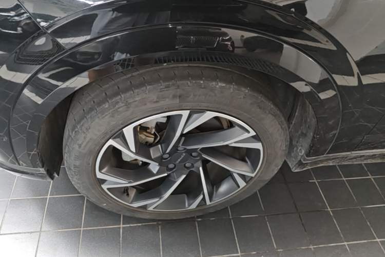 Used Lynk & Co 09 2021 2.0T Halo Six-Seater Left Front Wheel Hub
