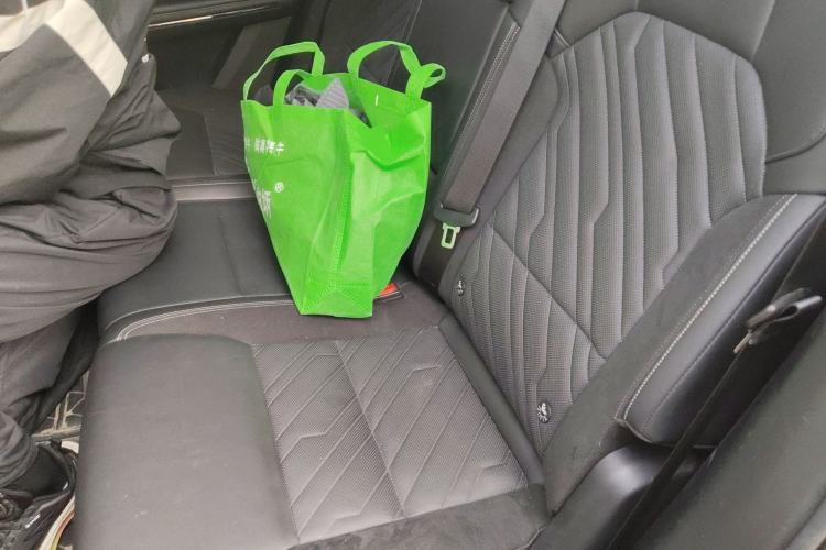 Used Lynk & Co 09 2021 2.0T Halo Seven-Seater Left Rear Seat