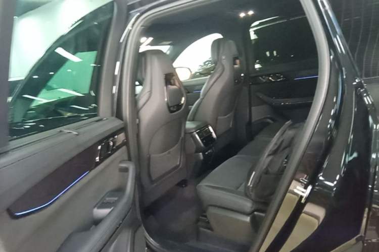 Used Lynk & Co 09 2021 2.0T Halo Seven-Seater Left Rear Seat