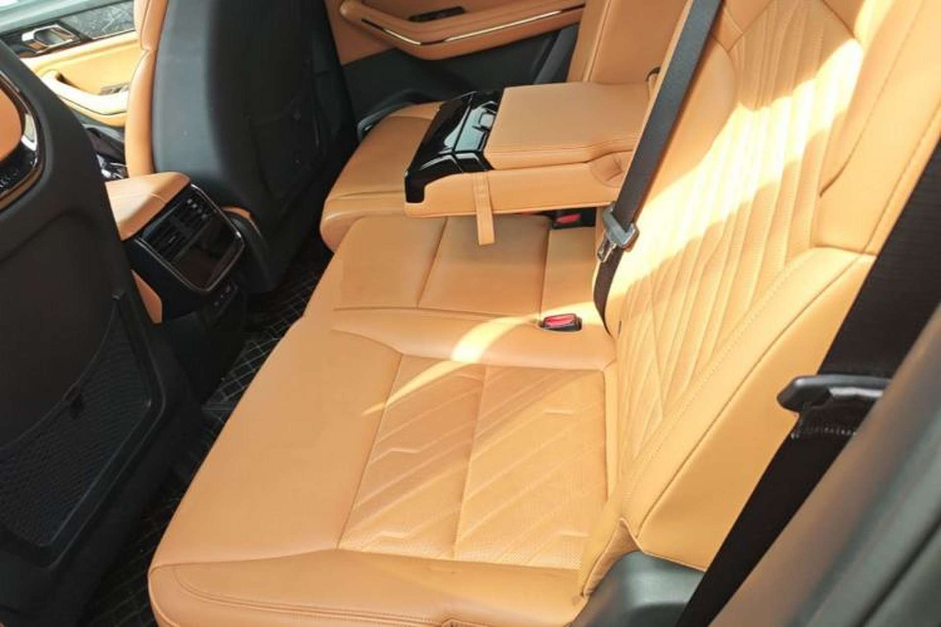 Used Lynk & Co 09 2021 2.0T Halo Seven-Seater Left Rear Seat