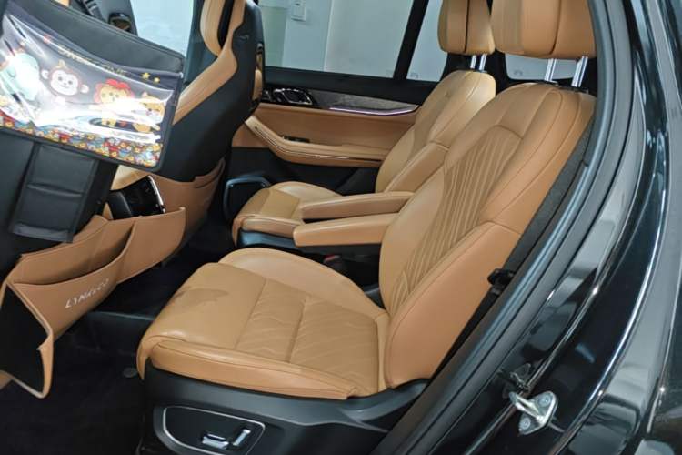 Used Lynk & Co 09 2021 2.0T Halo Six-Seater Left Rear Seat