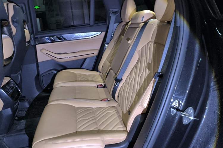 Used Lynk & Co 09 2021 2.0T Halo Seven-Seater Left Rear Seat