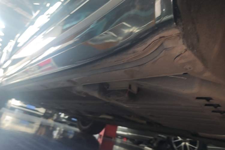 Used Lynk & Co 09 2021 2.0T Halo Six-Seater Left Side Sill